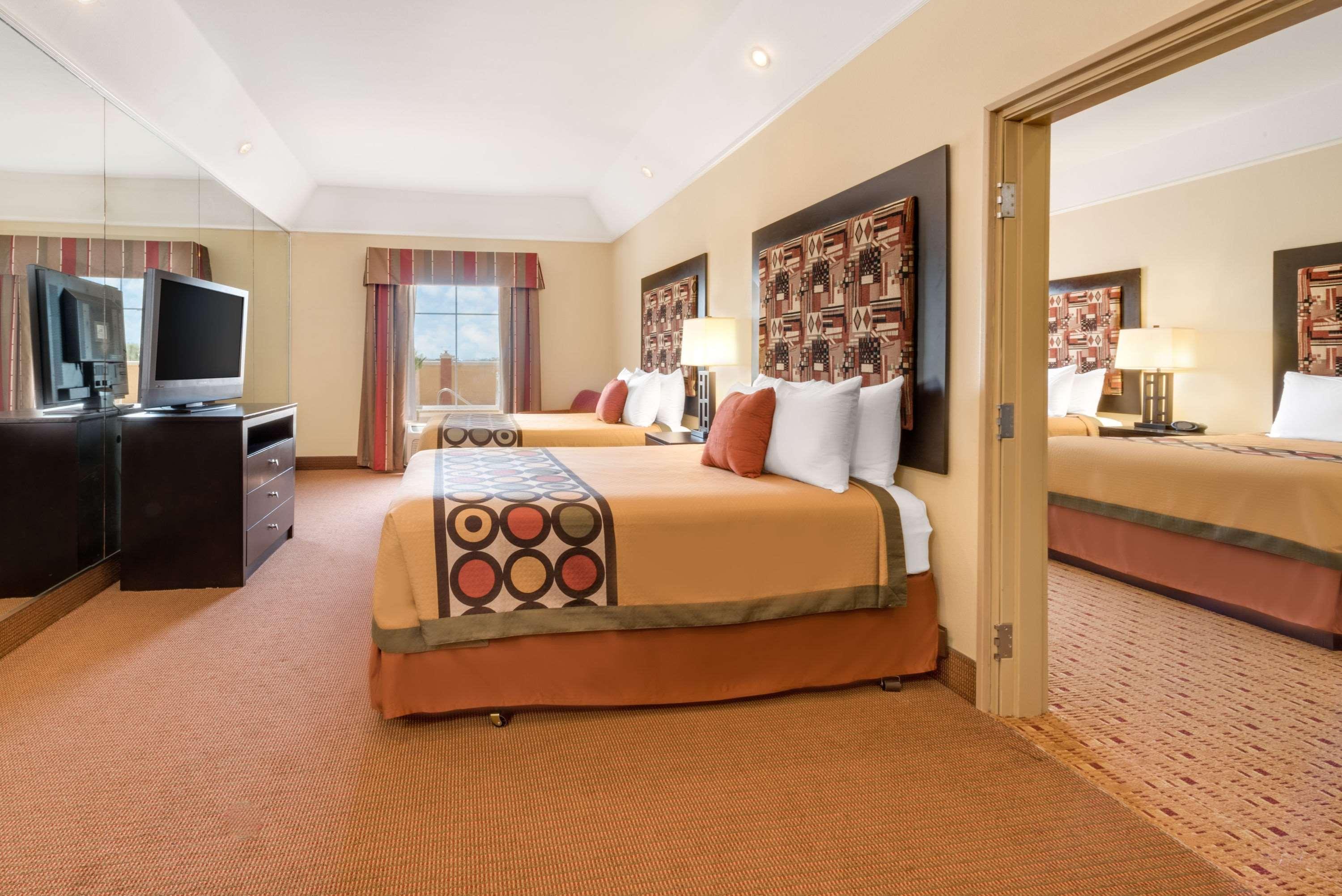 Super 8 By Wyndham Hidalgo At La Plaza Mall & Mcallen Airport Esterno foto
