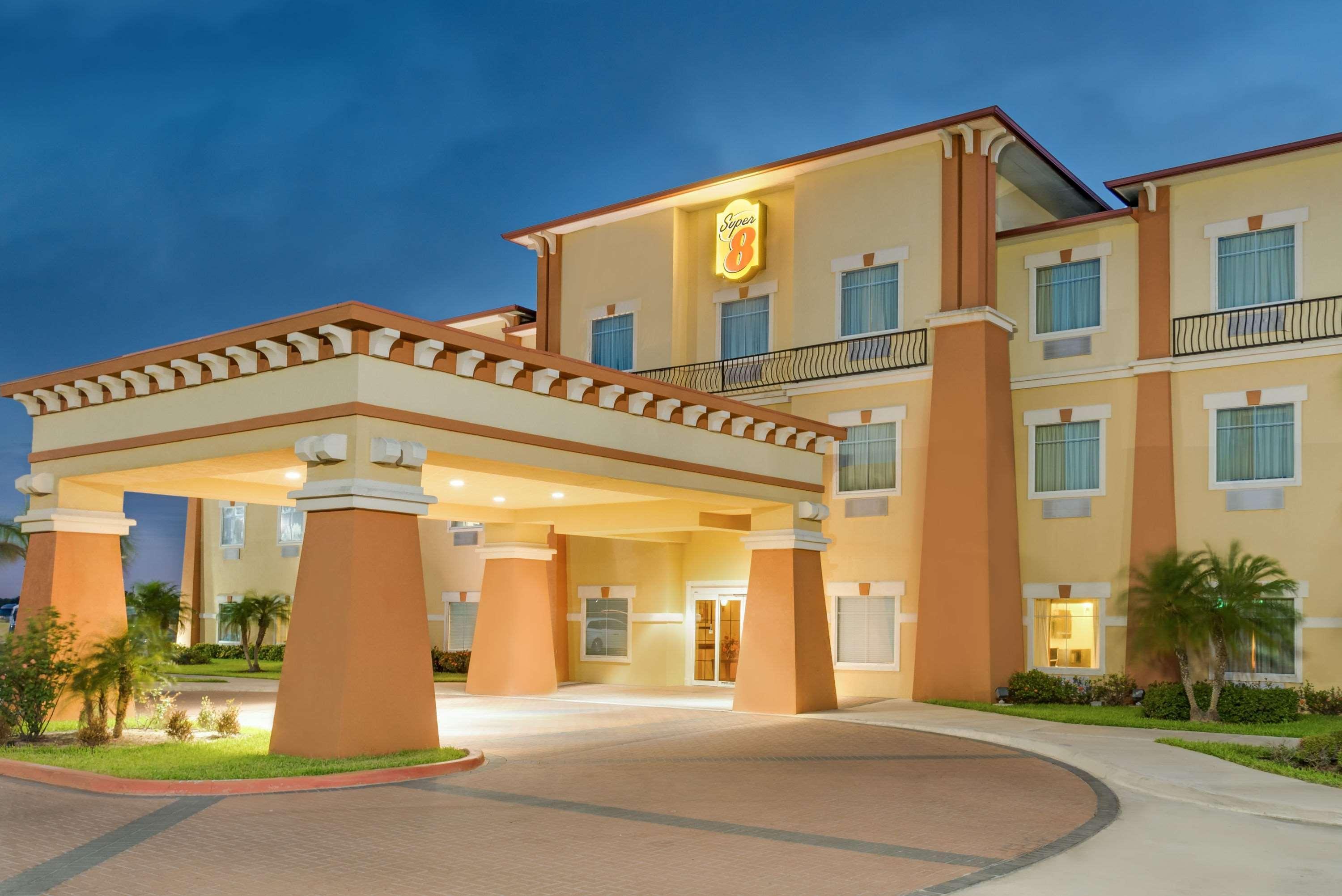Super 8 By Wyndham Hidalgo At La Plaza Mall & Mcallen Airport Esterno foto