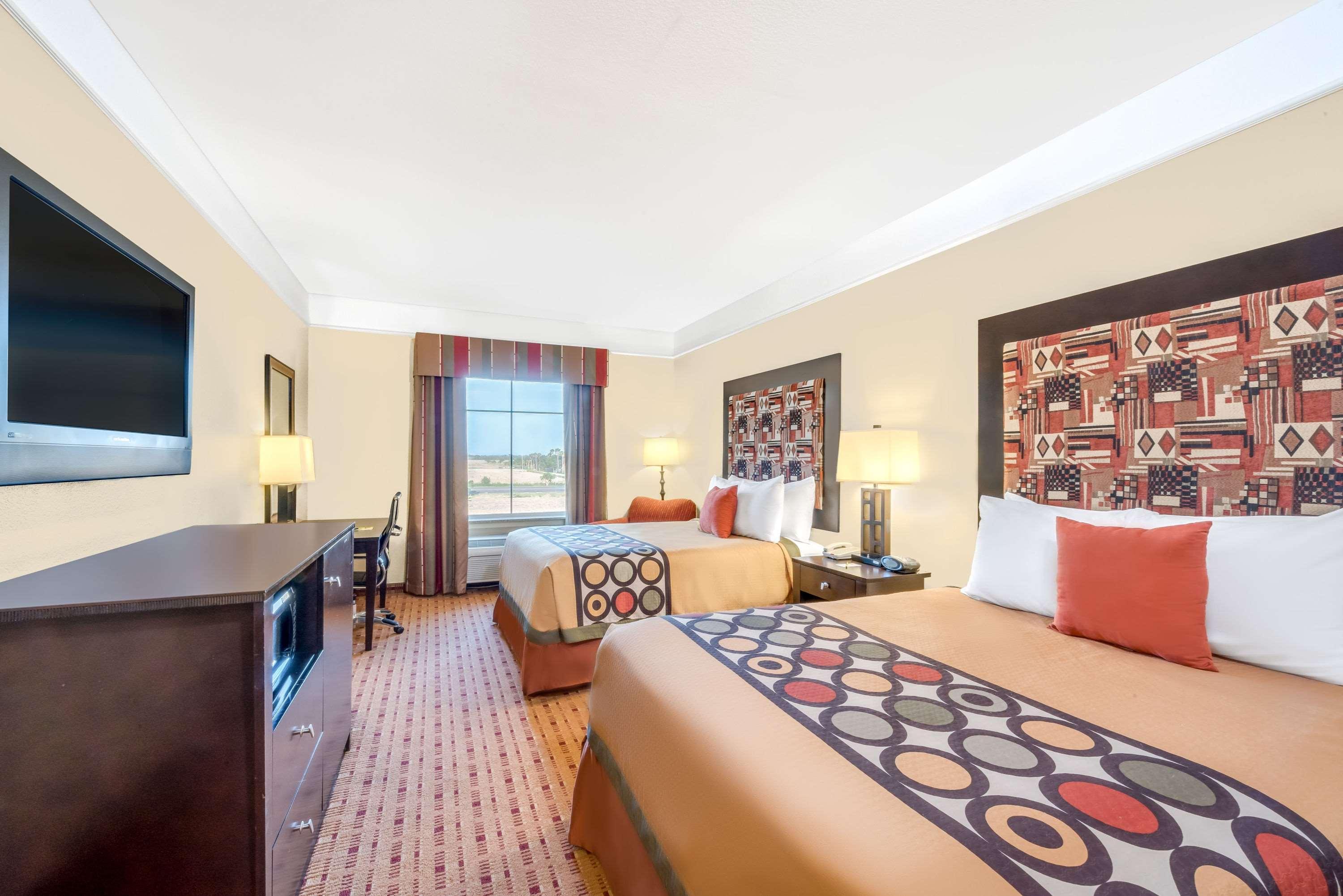 Super 8 By Wyndham Hidalgo At La Plaza Mall & Mcallen Airport Esterno foto