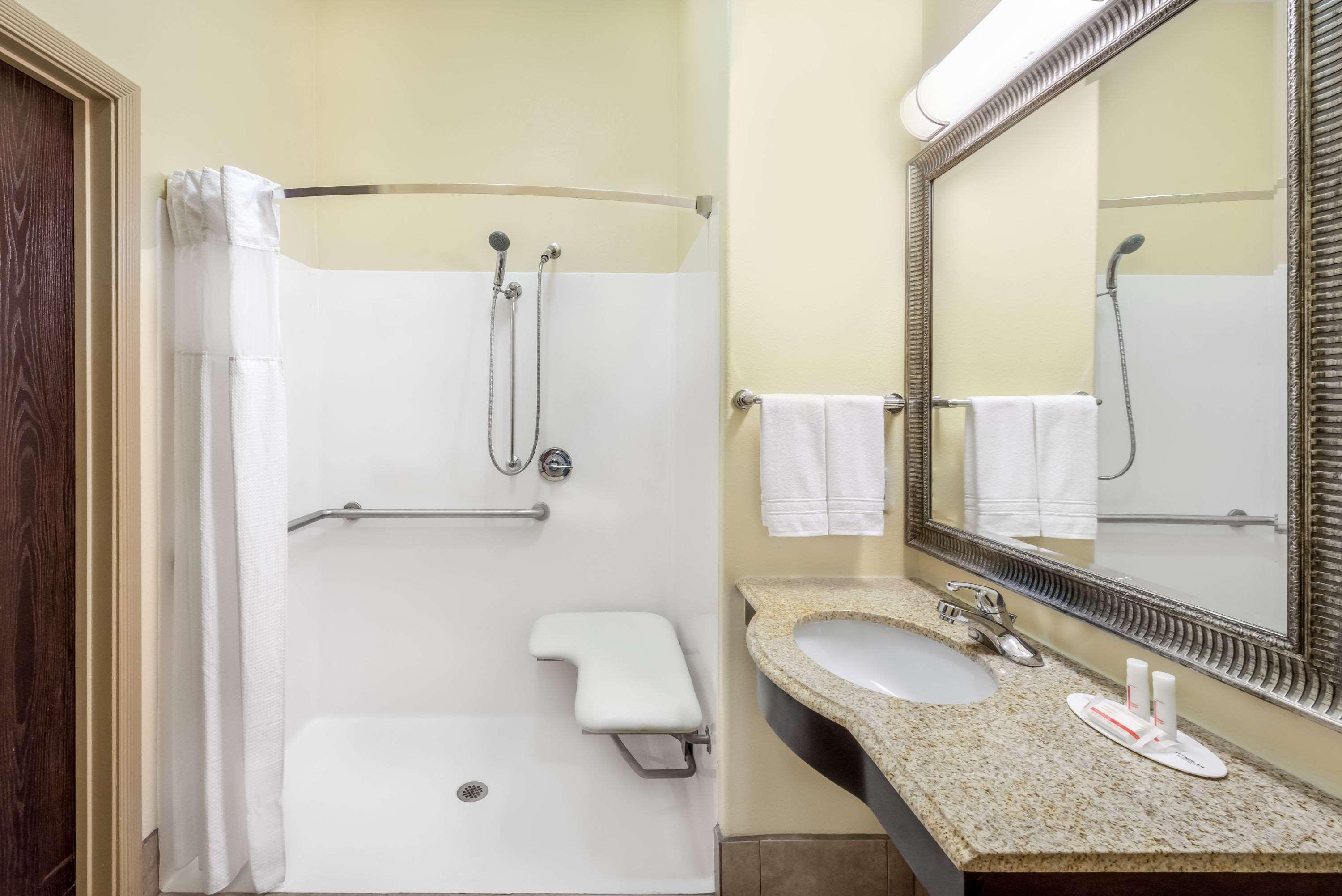 Super 8 By Wyndham Hidalgo At La Plaza Mall & Mcallen Airport Esterno foto