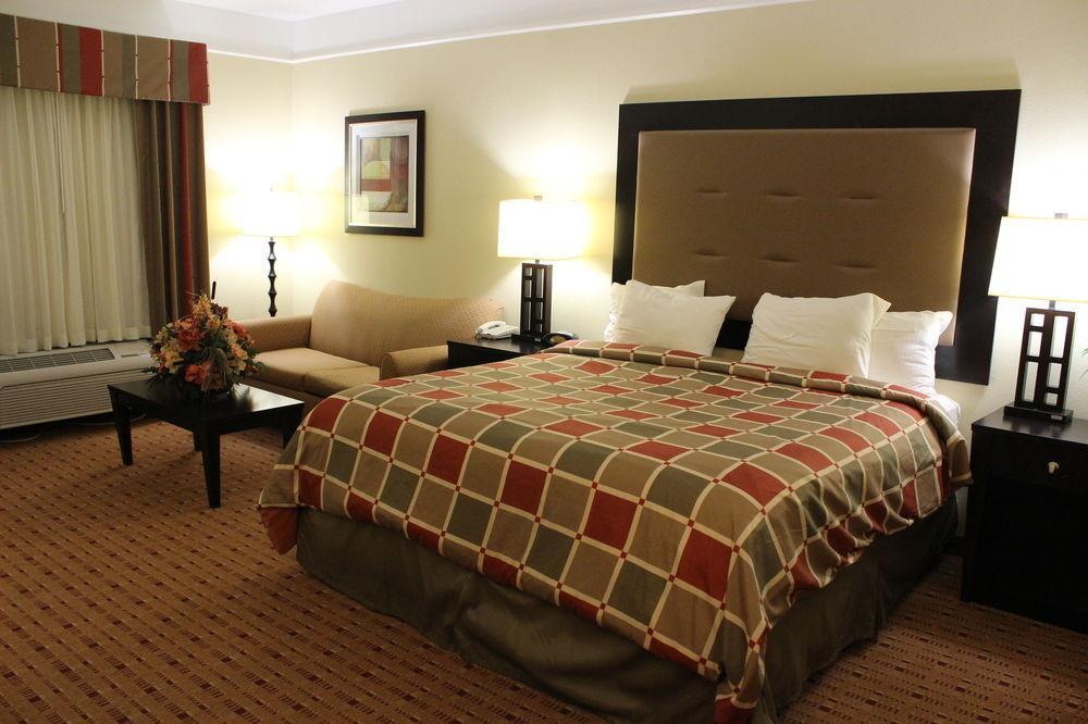 Super 8 By Wyndham Hidalgo At La Plaza Mall & Mcallen Airport Esterno foto