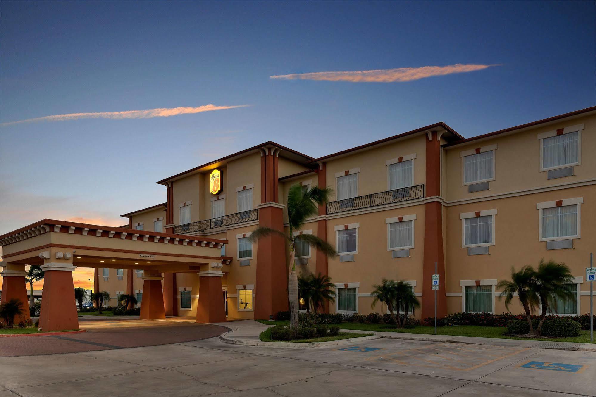 Super 8 By Wyndham Hidalgo At La Plaza Mall & Mcallen Airport Esterno foto