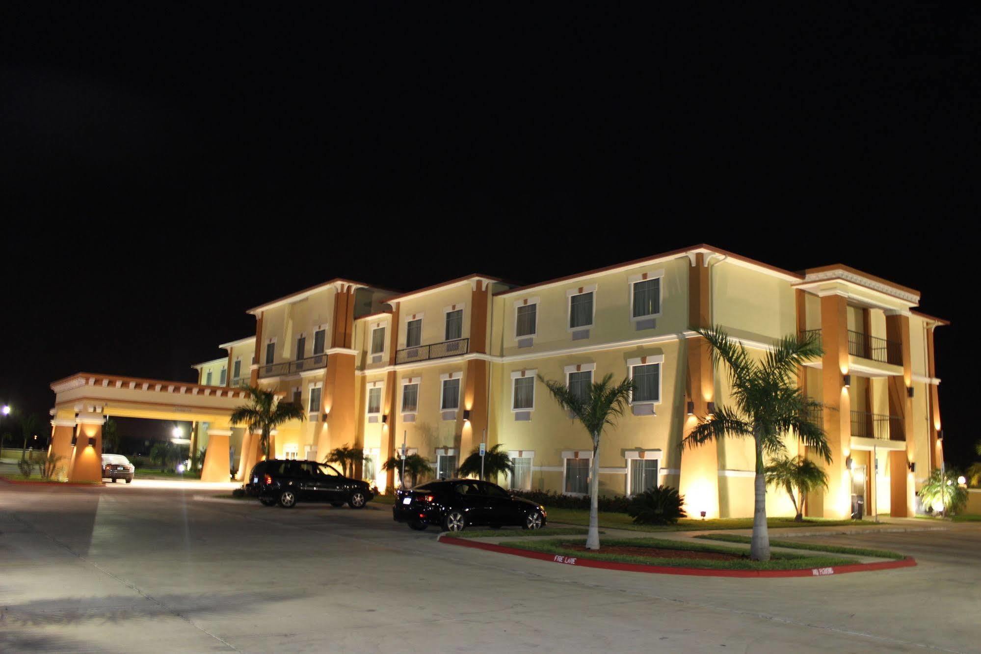 Super 8 By Wyndham Hidalgo At La Plaza Mall & Mcallen Airport Esterno foto