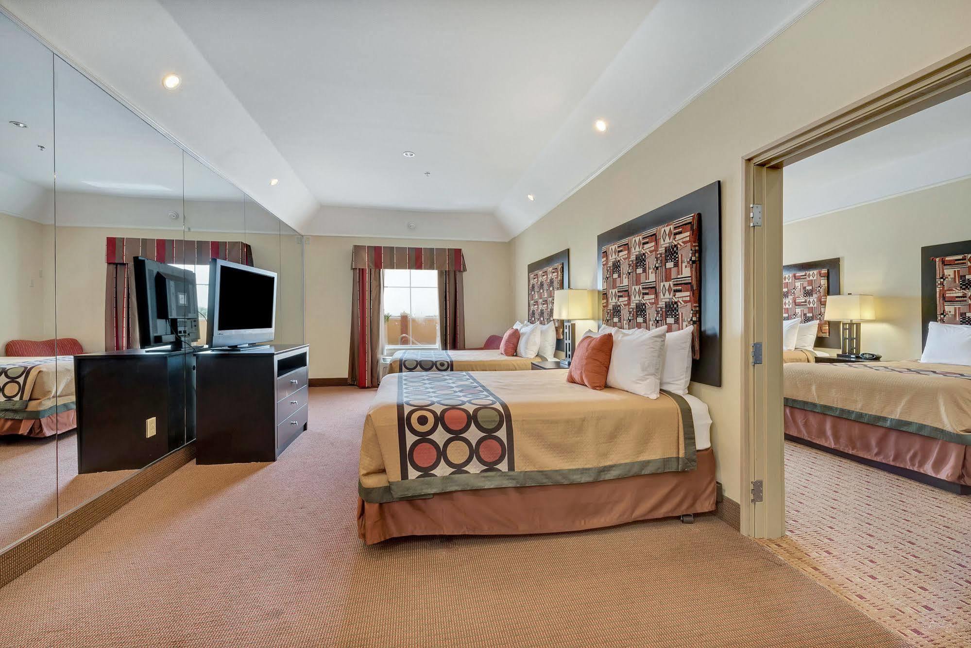 Super 8 By Wyndham Hidalgo At La Plaza Mall & Mcallen Airport Esterno foto