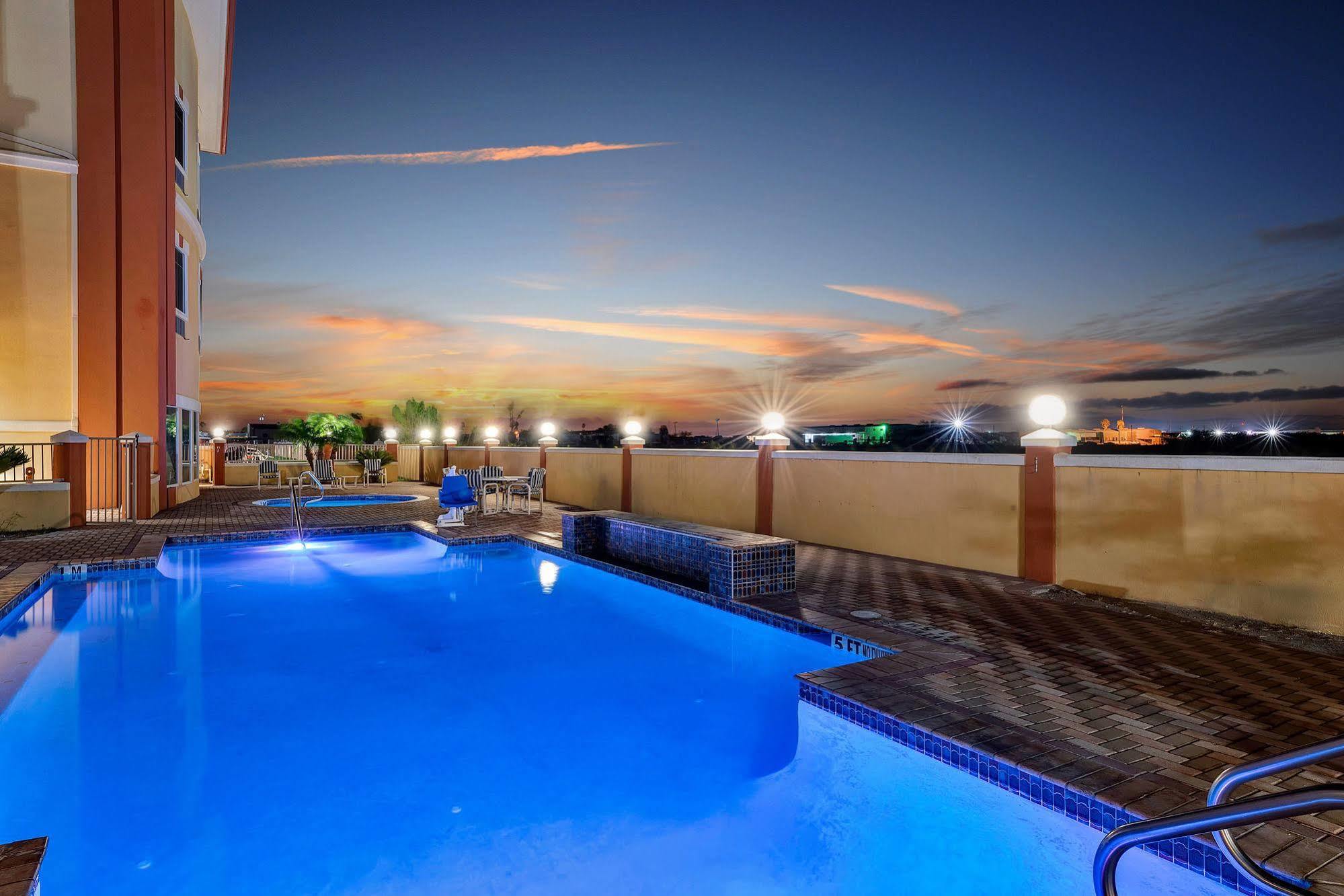Super 8 By Wyndham Hidalgo At La Plaza Mall & Mcallen Airport Esterno foto